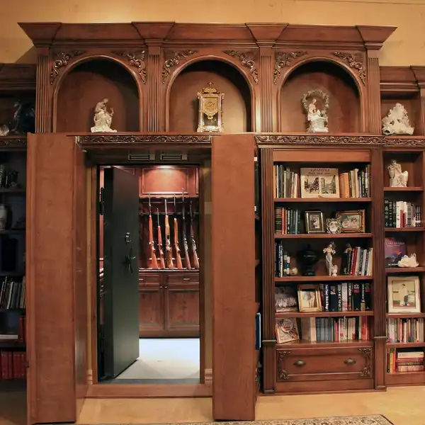 Chambre forte avec la porte forte dissimulée