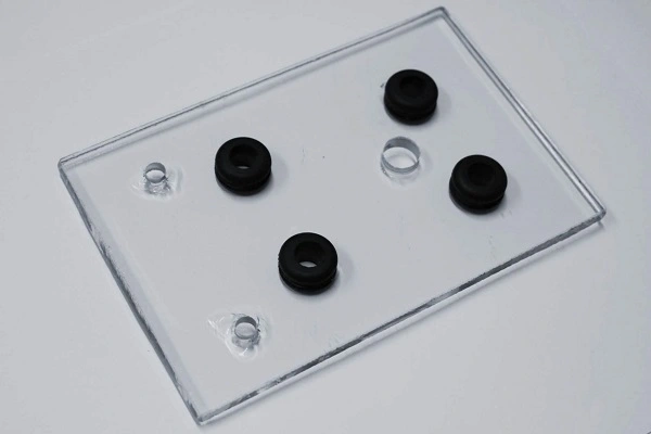 Plaque de verre pour délateur de coffre-fort